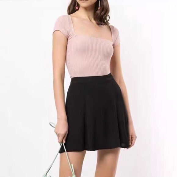 BEST NWT Reformation Flounce Mini Skirt 0/2/8 Black Classic Flare Casual - Picture 2 of 8